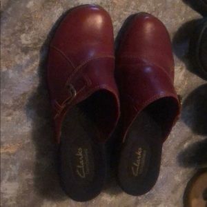 Clark’s red clogs